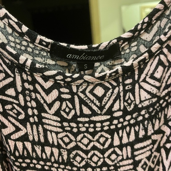 Pink patterned romper - Picture 2 of 2